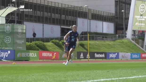 Alexia Putellas scores a nice volley as Spain Women prepare for the Euro